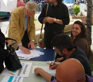 Il Sindaco di Amantea, Franco Tonnara, firma per il referendum sull'Acqua 